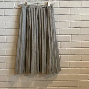 Teens/Womens Uniqlo Gray Pleated Midi Skirt